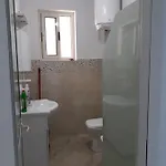 Kullat فندق Velipojë